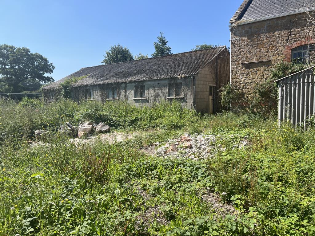 Lot: 70 - MULTI-FACETED RESIDENTIAL AND COMMERCIAL SITE WITH POTENTIAL - From the site a view of Unit 3- Workshop /store